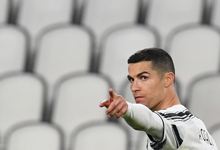 Ronaldo bất ngờ gửi thông điệp tới 'báu vật' của Barca