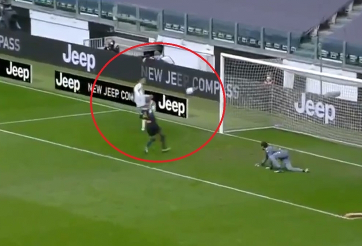 VIDEO: Ronaldo bỏ lỡ cơ hội không tưởng từ cự ly 1 mét