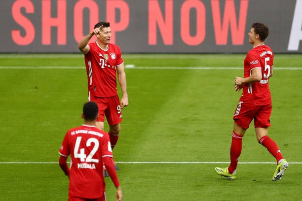 Bayern mừng chức vô địch bằng chiến thắng 6 sao