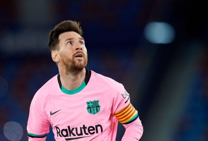 Quyết ra đi, Messi bất ngờ liên hệ Man Utd
