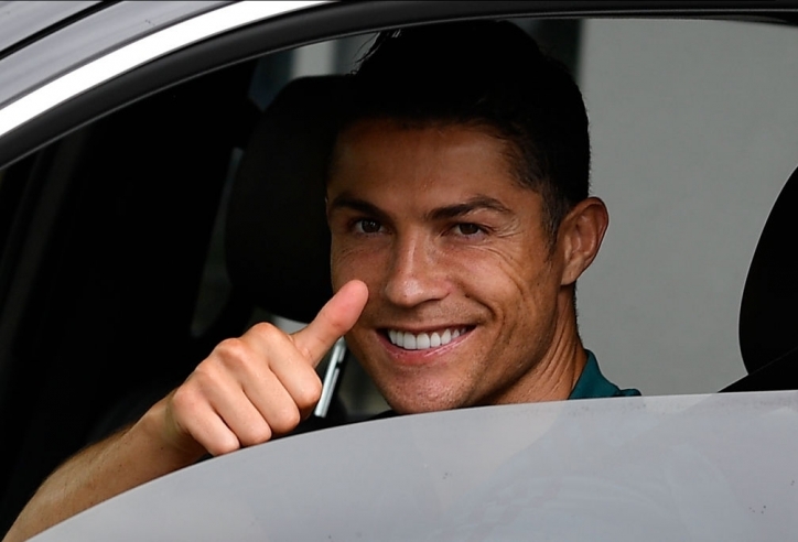 Ronaldo cập bến, gã khổng lồ sẵn sàng 'hy sinh' hai siêu sao