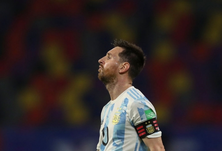 Siêu phẩm để đời của Messi bị xà ngang từ chối