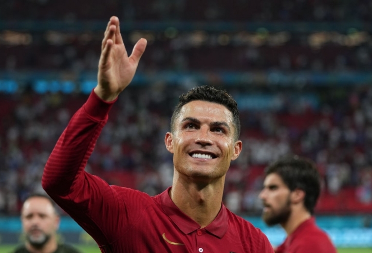 Ronaldo cử người đại diện đàm phán với đội bóng mới