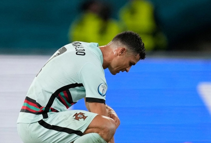 Ronaldo lặng người khi Bồ Đào Nha dừng chân ở Euro 2021