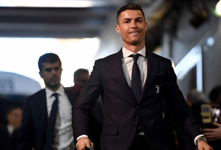 Ronaldo ra quyết định cuối cùng về việc gia nhập gã khổng lồ