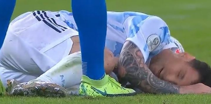 Messi 'cười chữa quê' sau pha ăn vạ ở trận chung kết Copa America