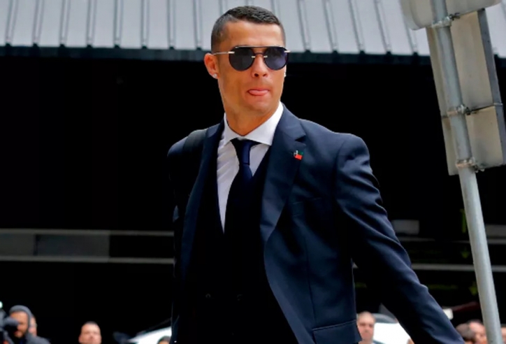 Chấp nhận bán Ronaldo, Juventus chọn xong người thay thế