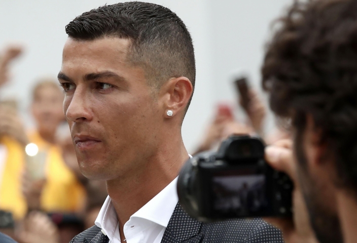 NÓNG: Ronaldo ra quyết định về việc ký 2 năm với đại gia