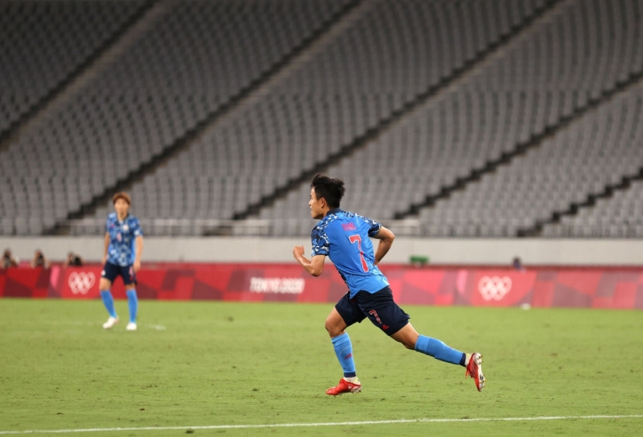 'Messi Nhật Bản' giúp đội nhà mở màn thành công