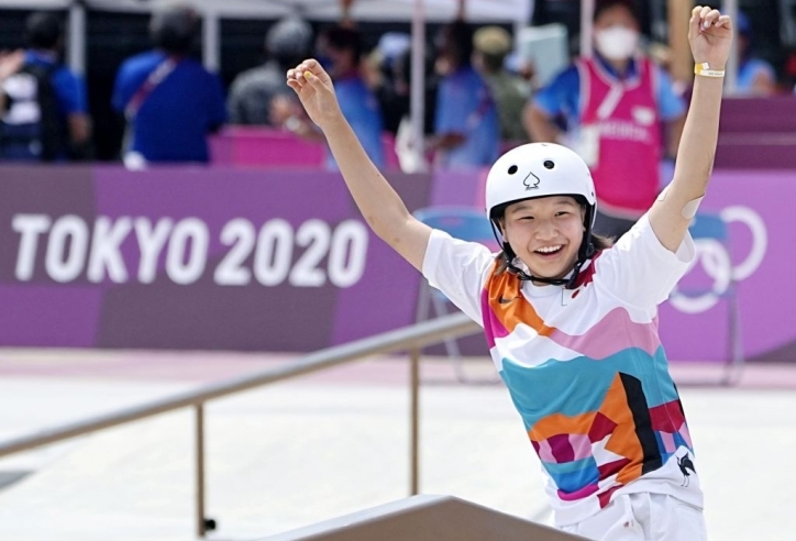 Màn trình diễn hoàn hảo giúp cô gái 13 tuổi giành HCV Olympic