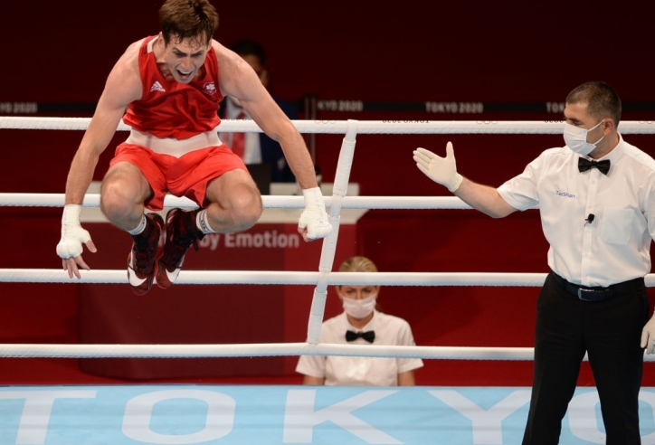 Ăn mừng quá khích, võ sĩ Boxing nhận cái kết cay đắng tại Olympic