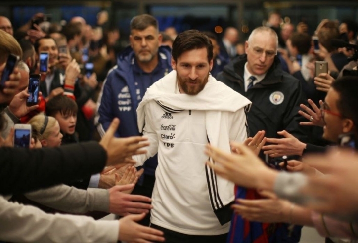 Messi khiến sân bay tại Pháp náo loạn
