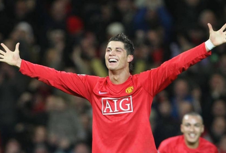 Xác nhận: Ronaldo ký hợp đồng 2 năm với MU
