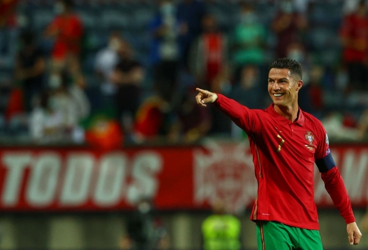 Ronaldo báo tin vui cho MU sau trận đấu với Ireland