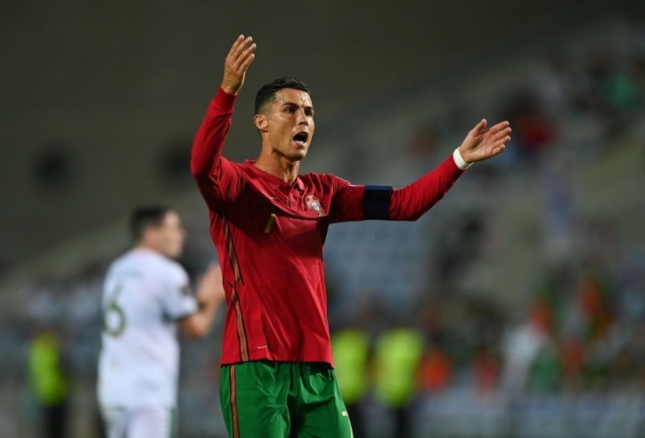 Ronaldo mất 'đặc quyền' tại MU sau sai lầm trước CH Ireland?
