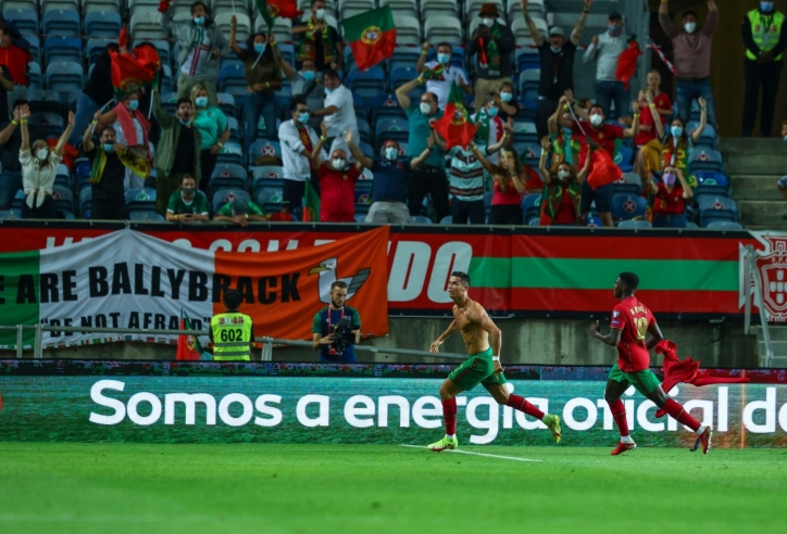'Siêu nhân' Ronaldo giúp Bồ Đào Nha ngược dòng kinh điển