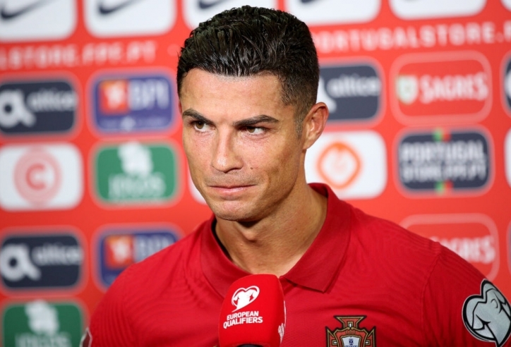 Ronaldo bị khước từ đề nghị đầu tiên khi tới MU