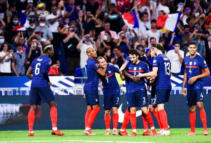 Pháp thắng dễ nhờ bộ đôi Benzema - Griezmann