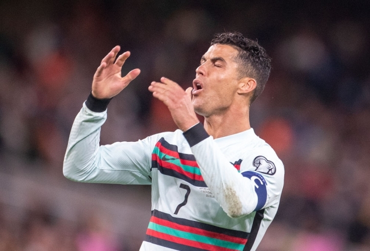 Ronaldo khiến CĐV bật khóc khi đá vòng loại World Cup 2022