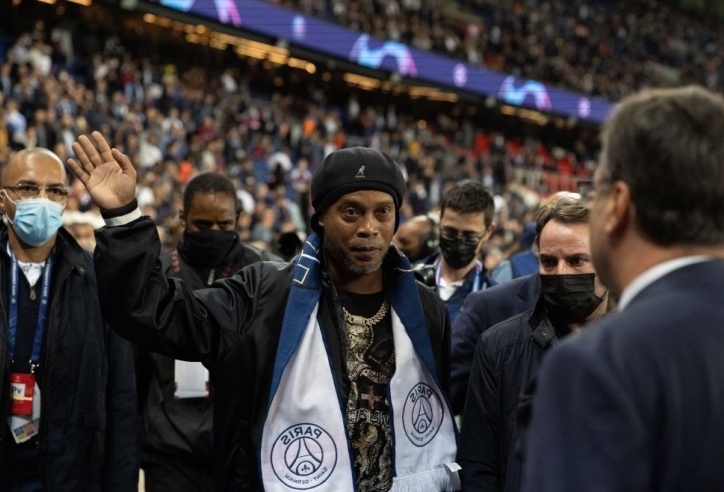 NÓNG: Ronaldinho đối mặt nguy cơ ngồi tù lần thứ 2