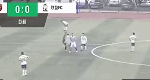 VIDEO: Cầu thủ Trung Quốc nhận cái kết đắng ngắt vì song phi vào trọng tài
