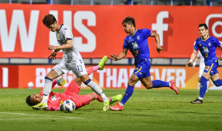 Thua trắng 0-2, đội bóng Thái Lan vẫn có vé đi tiếp ở đấu trường số 1 châu Á