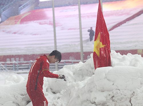 VIDEO: Trận đấu lịch sử của U23 Việt Nam dưới tuyết trắng Thường Châu