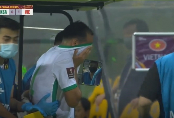 Cầu thủ Ả Rập Xê Út khóc như mưa vì rời sân khi đội nhà đang thua Việt Nam