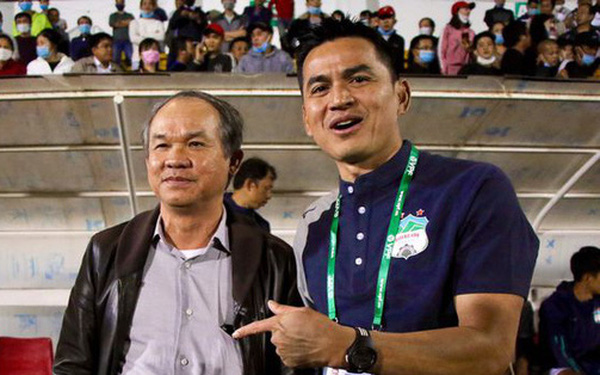 Nghe theo Bầu Đức, Kiatisak mời cựu danh thủ Thái Lan sang Việt Nam