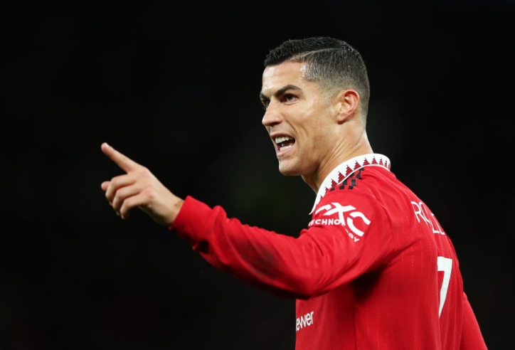 Ronaldo từ chối hợp đồng chuyển nhượng 'siêu khủng' để ở lại Man United