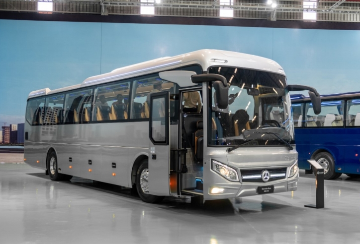 Cận cảnh xe bus 'hạng sang' Mercedes-Benz tại Việt Nam, nội thất ngập tràn trang bị