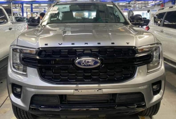 Ford Everest 2022 lộ giá bán dự kiến, chỉ từ 1,075 tỷ đồng, gây áp lực cho Fortuner