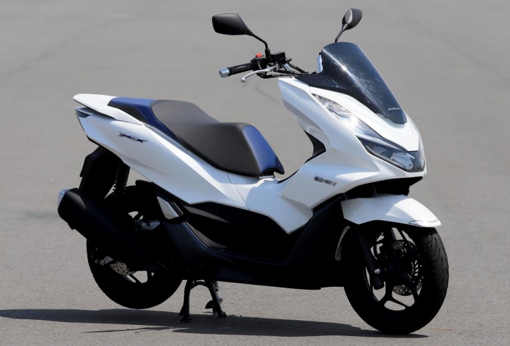 Honda PCX 2022 phiên bản tiết kiệm nhiên liệu 'rục rịch' về Việt Nam, Yamaha NVX 'lo sốt vó'