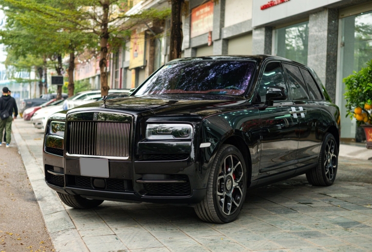 SUV siêu sang Rolls-Royce Cullinan Black Badge siêu lướt giá 'sương sương' 40 tỷ đồng