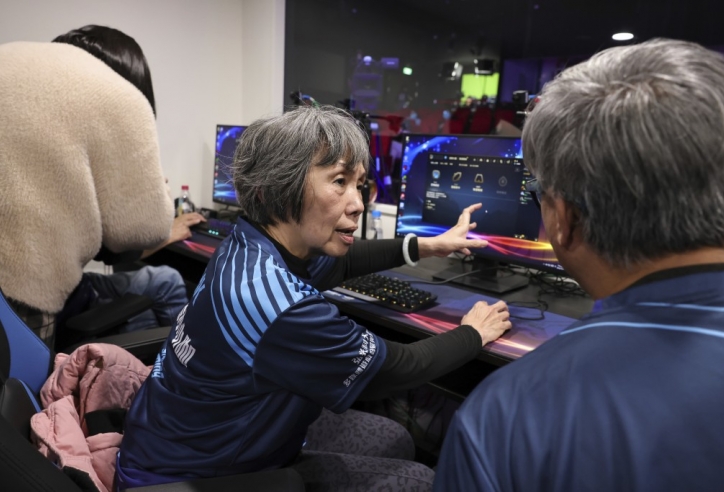 Cụ bà 65 tuổi với ước mơ trở thành tuyển thủ eSports chuyên nghiệp