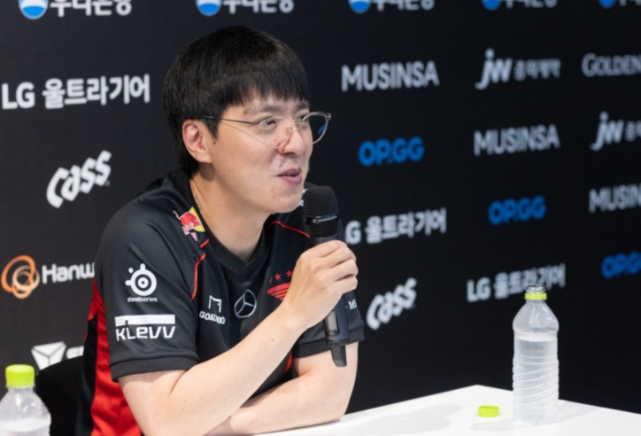 HLV kkOma: 'T1 rất may mắn khi lọt vào vòng Playoffs'