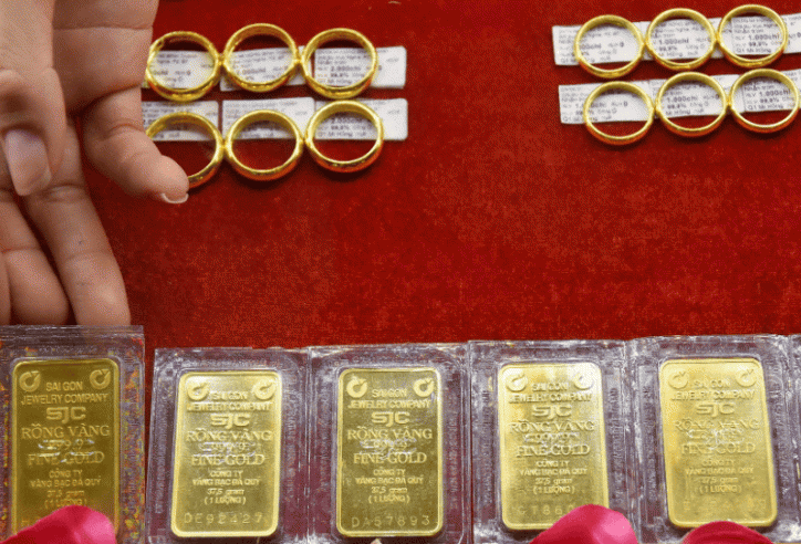 Giá vàng hôm nay trưa 5/5: Lao dốc không phanh