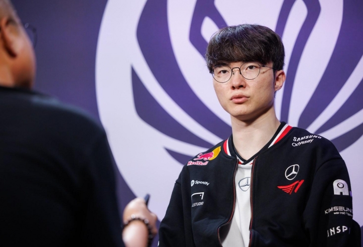 Faker tiết lộ hậu trường T1, bất ngờ khen học trò cũ Poby