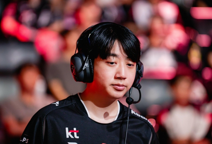 HLV Score: 'Còn quá sớm để mơ về chức vô địch'