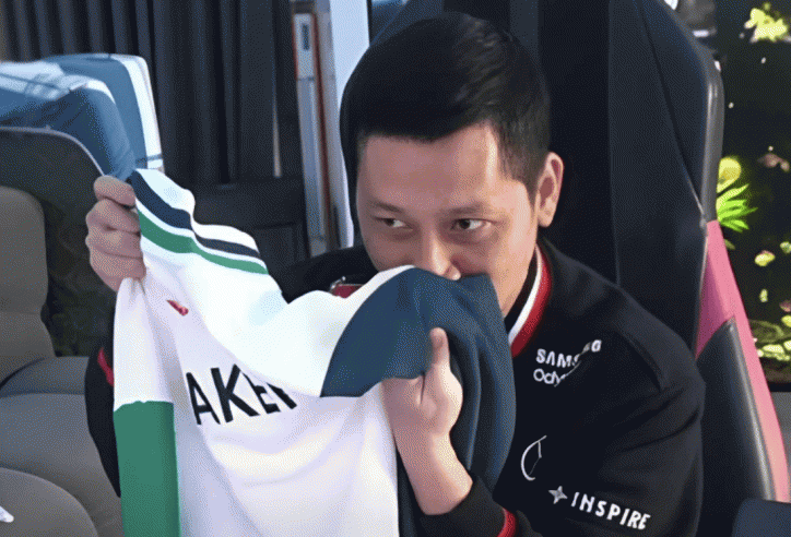 Thêm bằng chứng Thầy Giáo Ba đã nhận áo T1