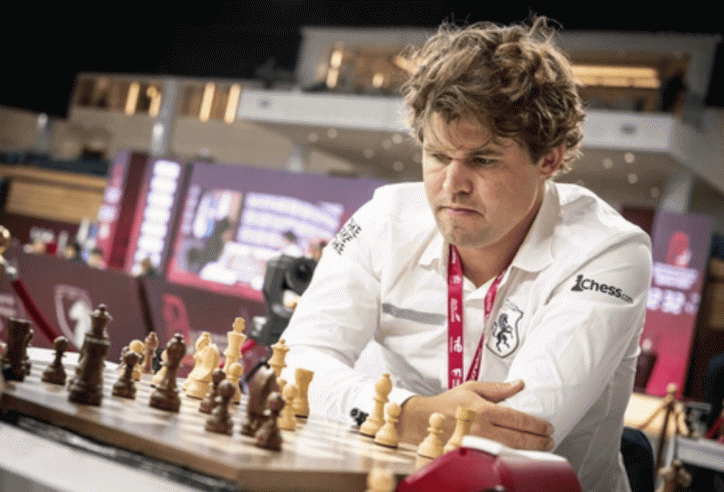 Vua cờ Carlsen đập bàn
