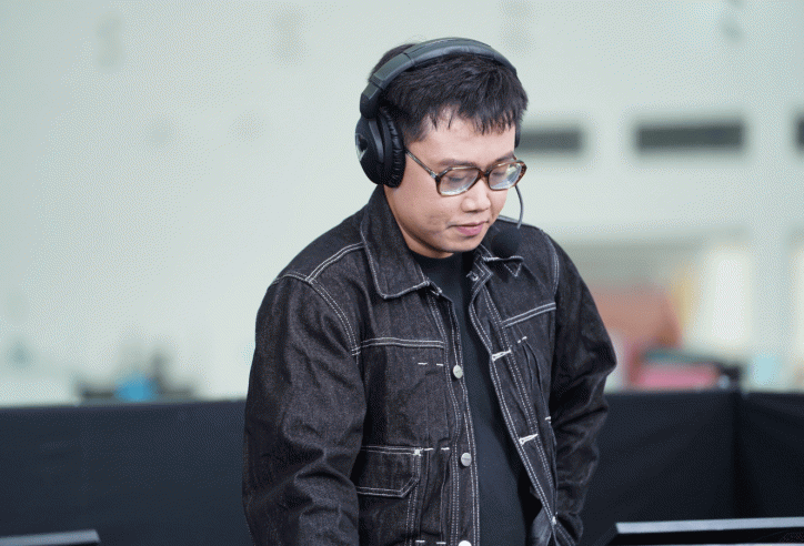 Hoàng Luân nghỉ việc