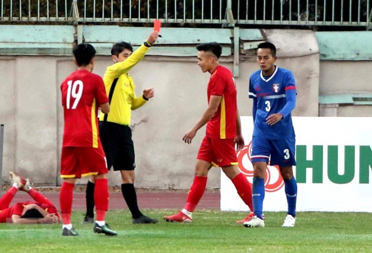 Cầu thủ Đài Loan bị đuổi khỏi sân vì 'đánh người' U23 Việt Nam
