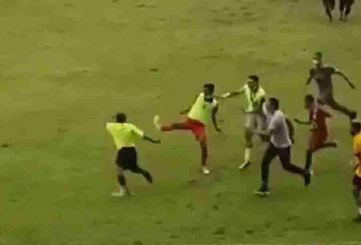 VIDEO: Indonesia có 'biến căng' gây chấn động bóng đá Đông Nam Á