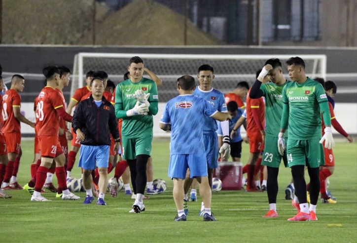 FIFA quyết định cứng rắn, thủ môn ĐT Việt Nam chịu thiệt thòi lớn