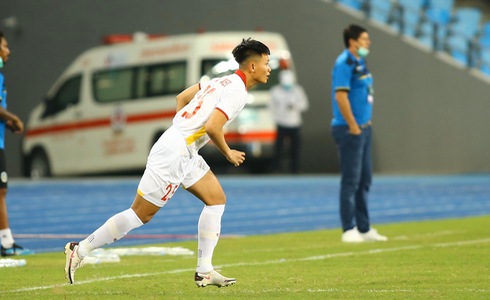 HY HỮU: Thủ môn U23 Việt Nam vào sân đá tiền đạo tại giải AFF