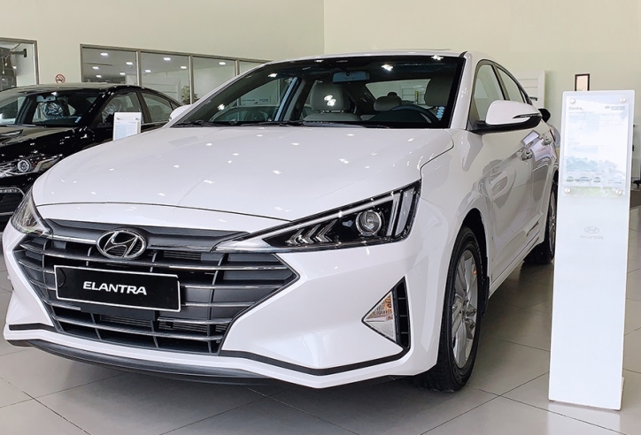 Giá xe Hyundai Elantra giảm mạnh, quyết đấu Mazda 3, Cerato