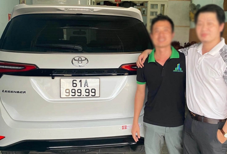 Toyota Fortuner biển ngũ quý 9 “hét giá” 5 tỷ đồng tại Việt Nam