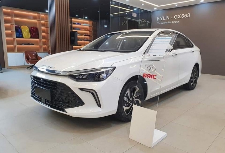 'Bom tấn' sedan hạng C giá chỉ 398 triệu đồng ra mắt tại Việt Nam