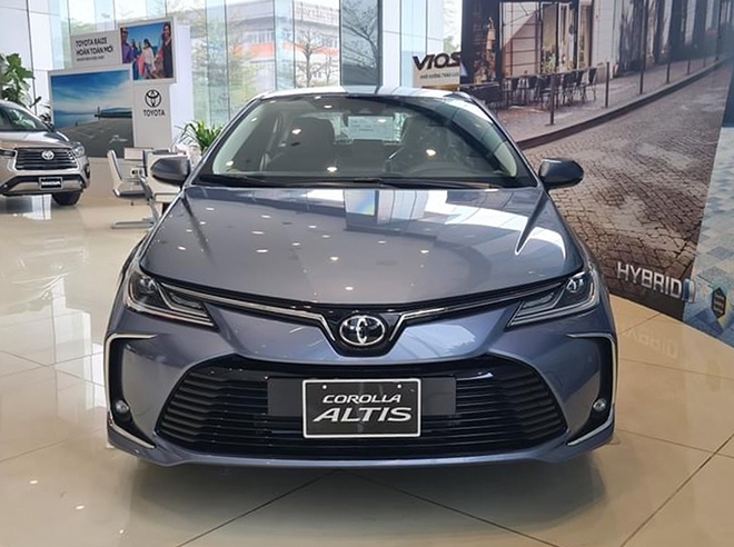 Giá 765 triệu đồng, Toyota Corolla Altis V 2022 có gì đấu Civic, Mazda 3?